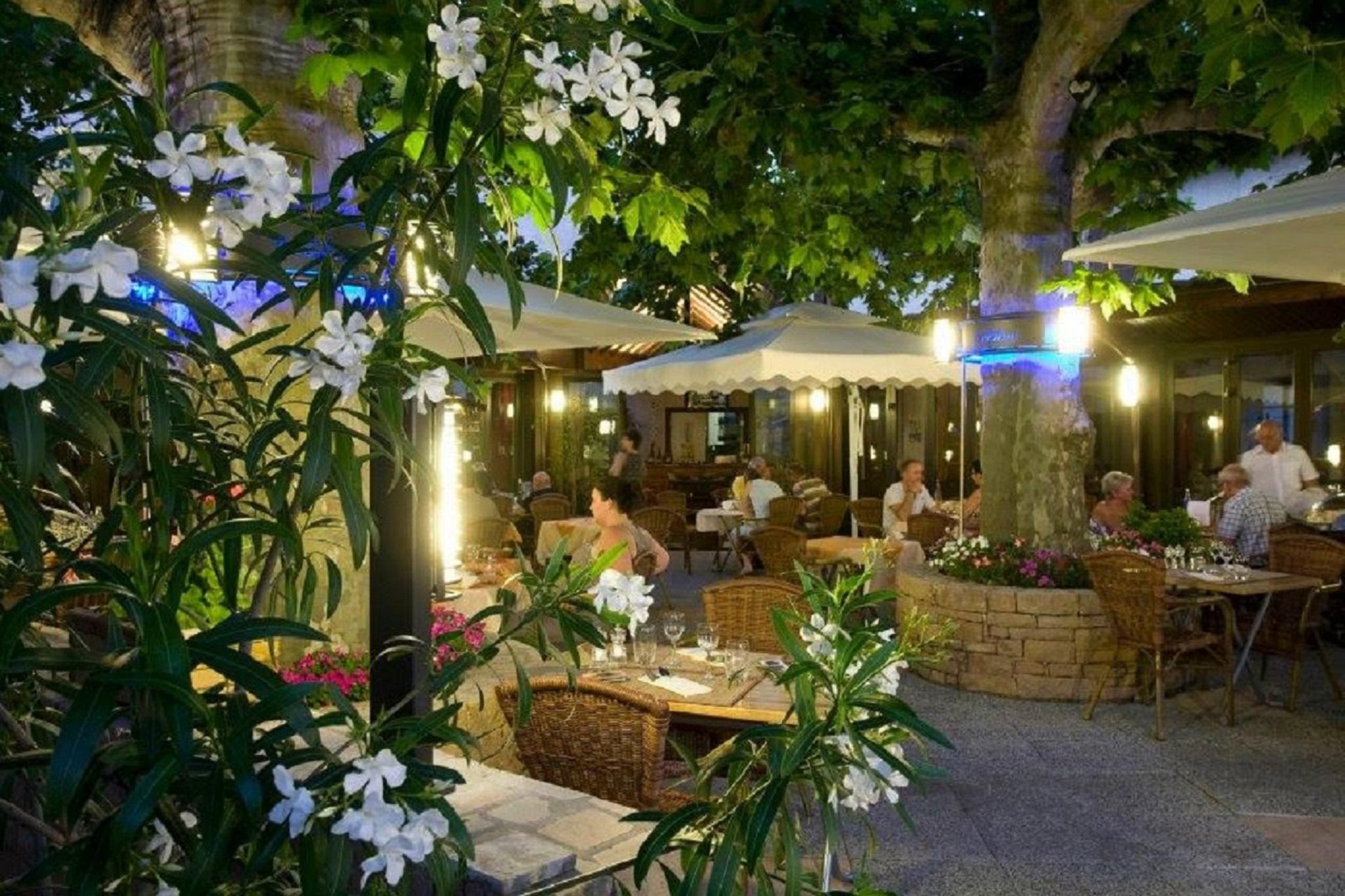 Logis Hotel Tante Yvonne & Son Restaurant Semi-Gastronomique - Lyon Nord Quincieux Luaran gambar