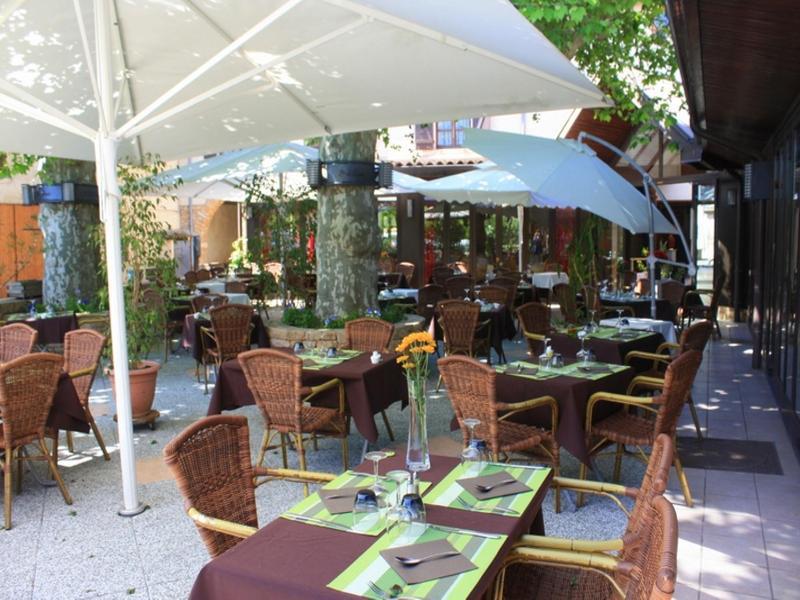 Logis Hotel Tante Yvonne & Son Restaurant Semi-Gastronomique - Lyon Nord Quincieux Luaran gambar